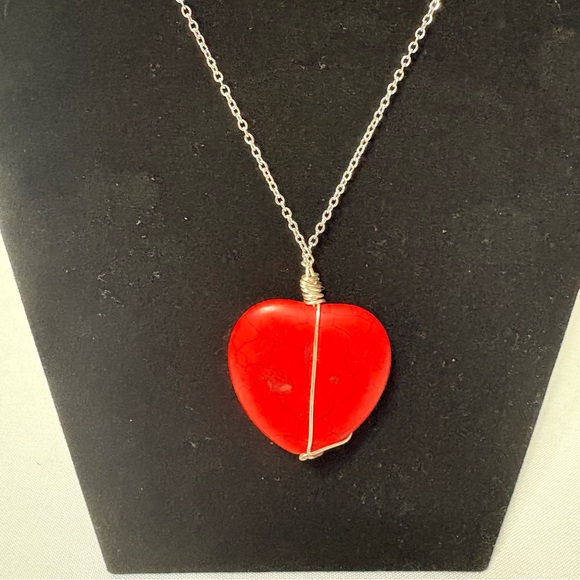 Silver-wrapped red stone heart pendant necklace. - Picture 4 of 7